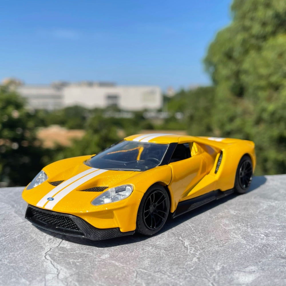 1/32 Scale Ford GT Sports Car Diecast Model