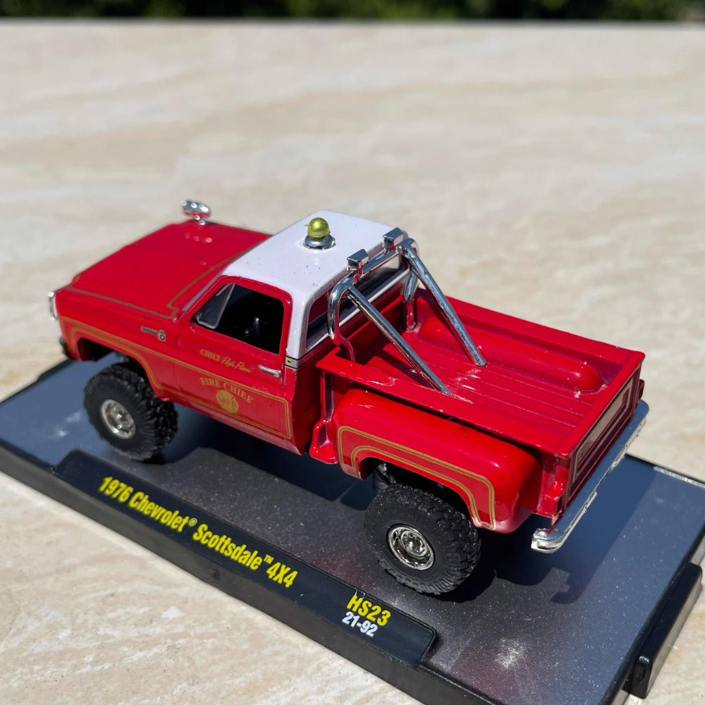 1/64 Scale 1976 Chevrolet Scottsdale High Flame Fire Chief SBFD Pickup Truck Diecast Model Car