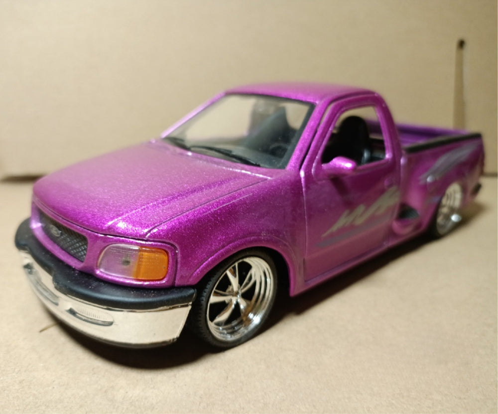 1/24 Scale 1998 Ford F-150 Truck Diecast Model