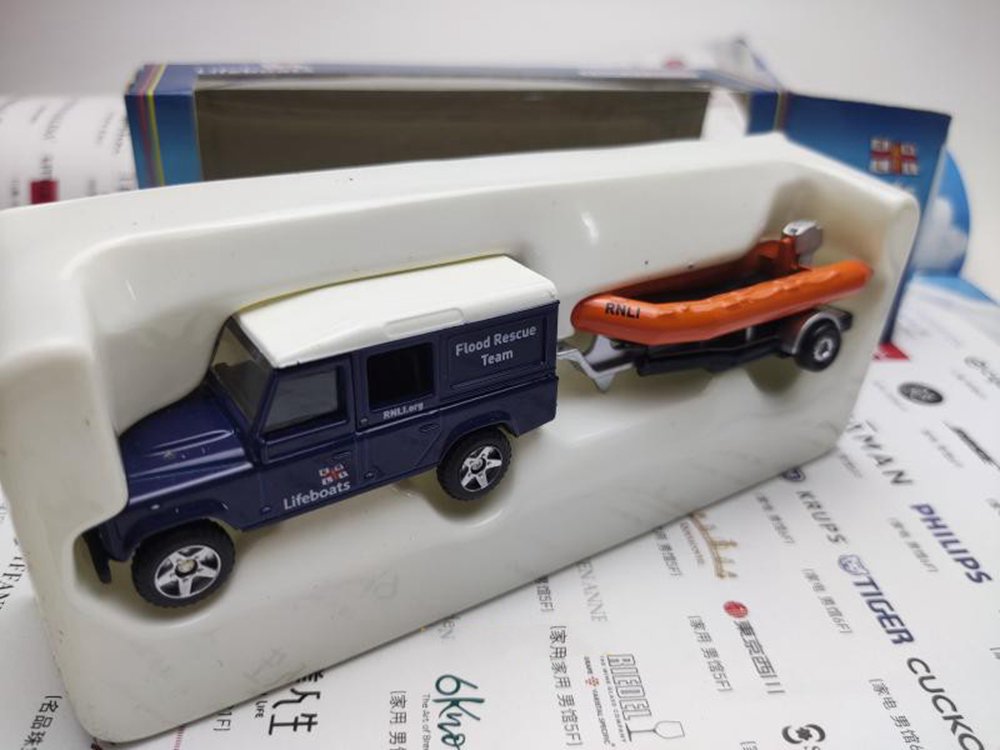 1/83 Scale RNLI Flood Rescue Team Land Rover Defender and D Class Lifeboat Diecast Model