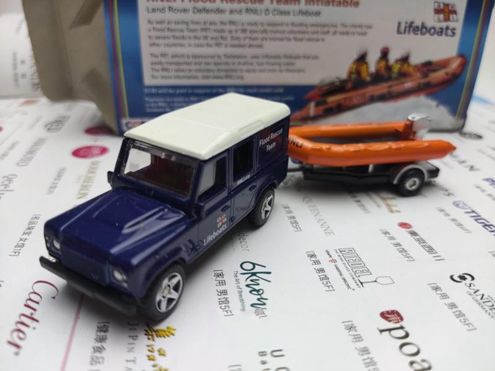 1/83 Scale RNLI Flood Rescue Team Land Rover Defender and D Class Lifeboat Diecast Model