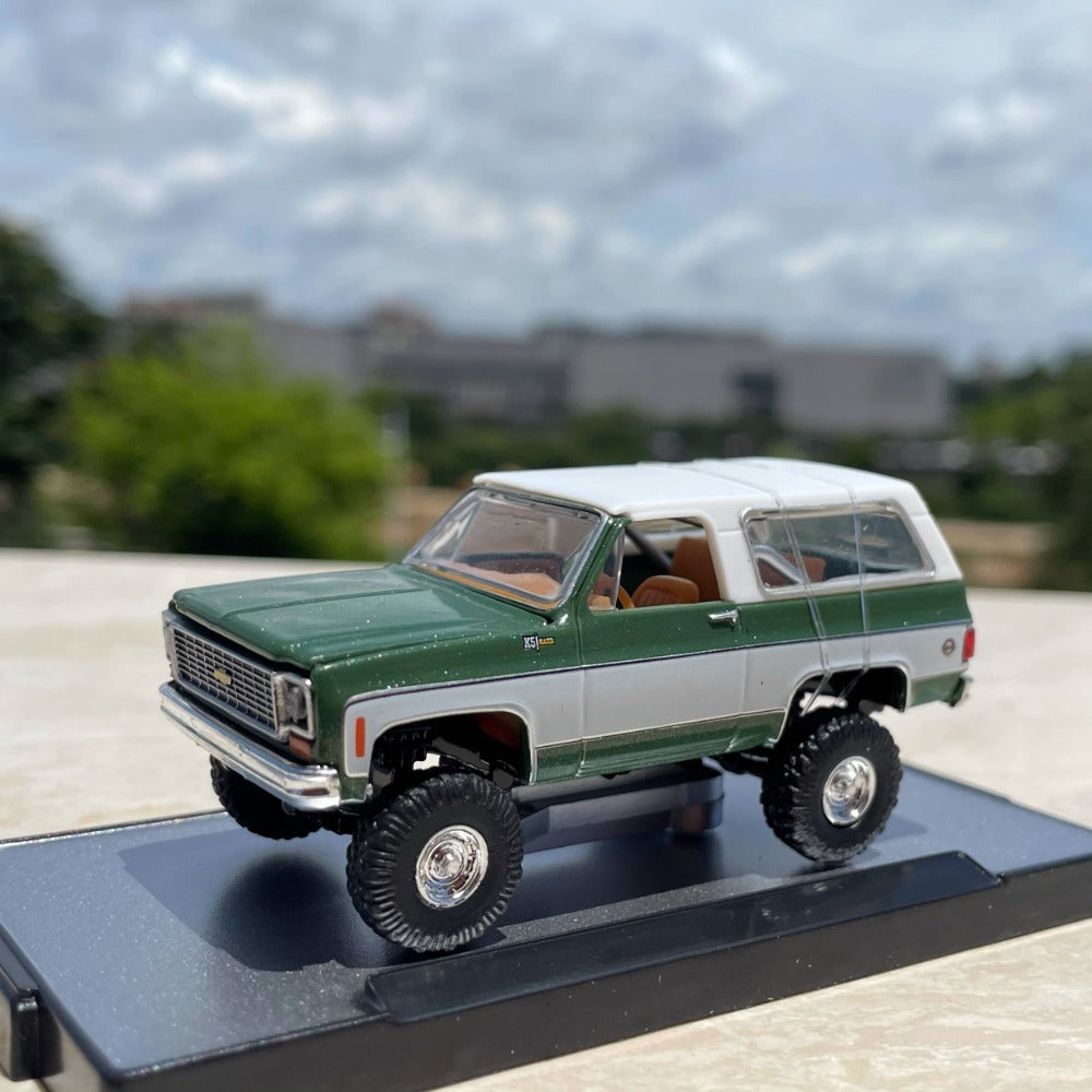 1/64 Scale 1974 Chevrolet K5 Blazer SUV Diecast Model Car