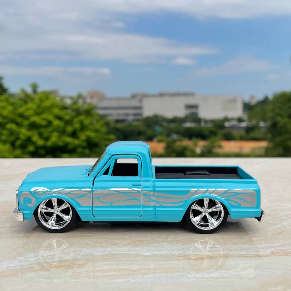 1/32 Scale Chevrolet Pickup Truck Diecast Model Car