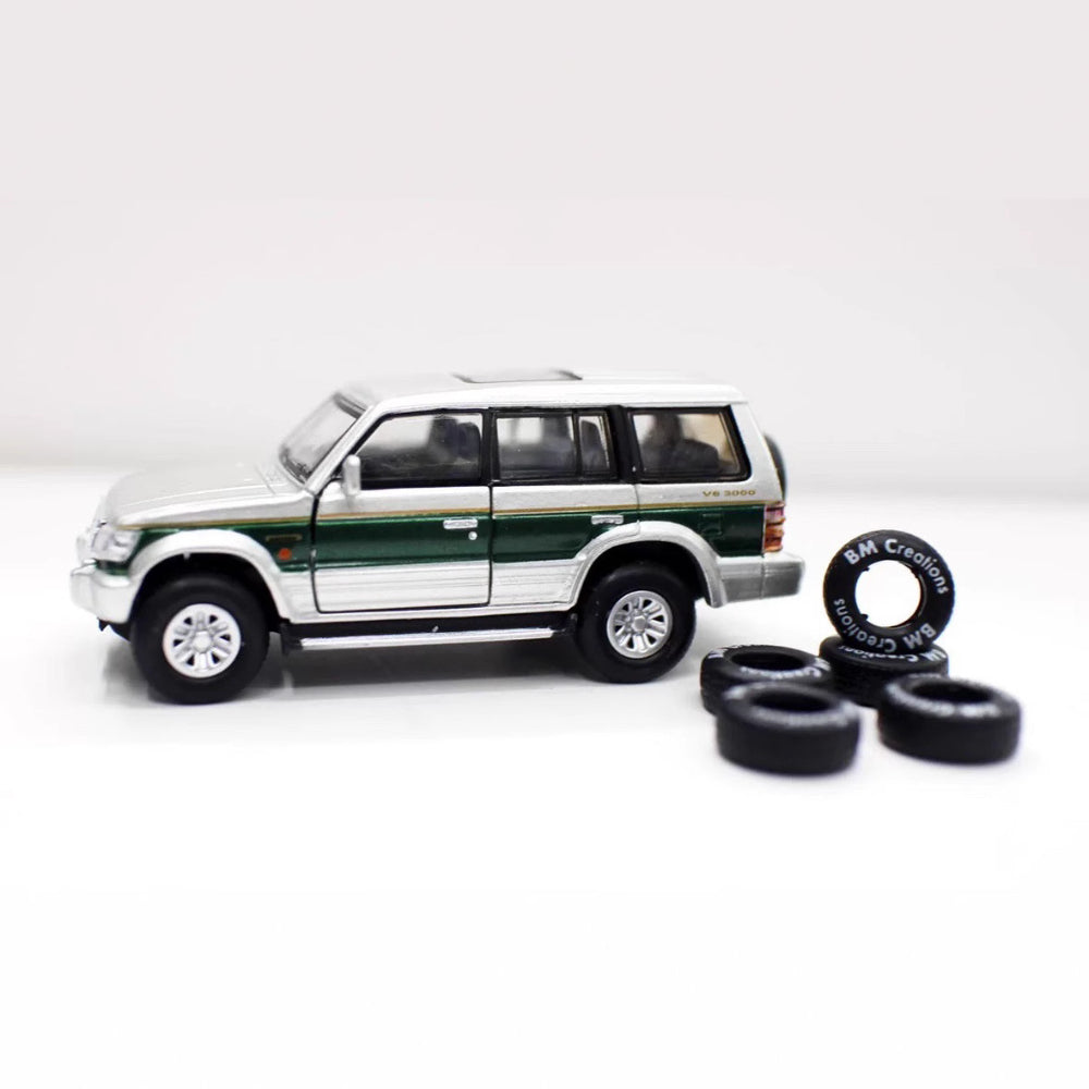 1/64 Scale Mitsubishi Pajero Super Exceed SUV Diecast Model