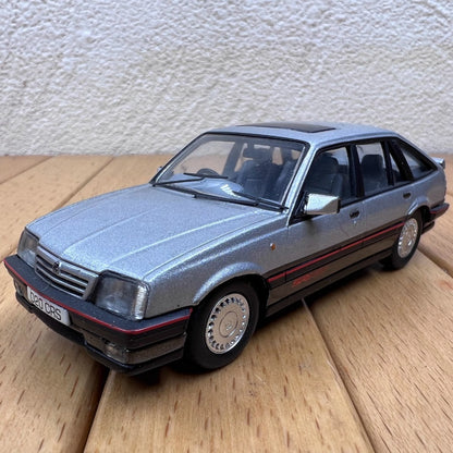 1/43 Scale Vauxhall Cavalier Mk2 Diecast Model Car