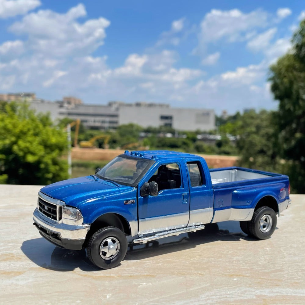 1/32 Scale Ford F-350 Super Duty Pickup Truck Diecast Model