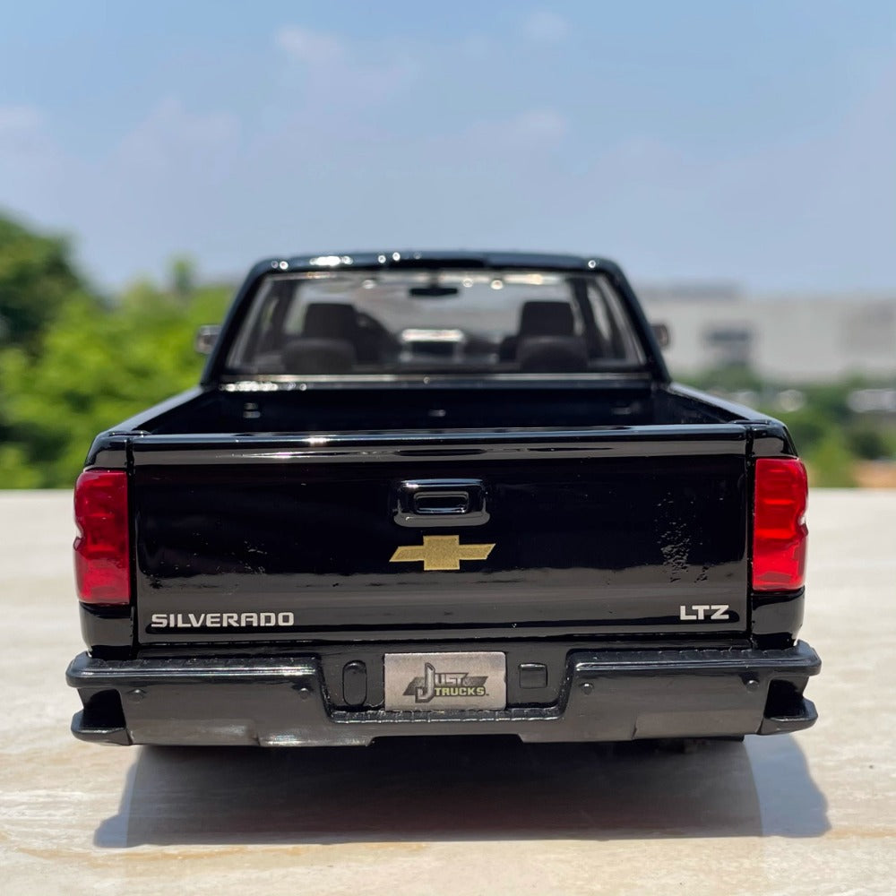 1/24 Scale Chevrolet Silverado Pickup Truck Diecast Model Car