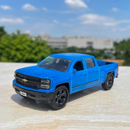 1/32 Scale Chevrolet Silverado Pickup Truck Diecast Model