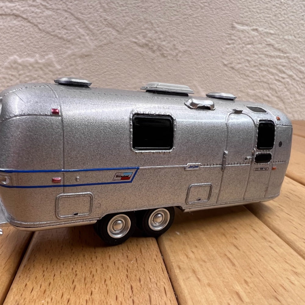 1/64 Scale 1973 Airstream Land Yacht Ambassador Travel Trailer Diecast Model