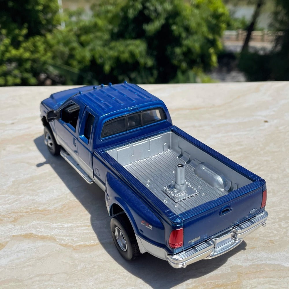 1/32 Scale Ford F-350 Super Duty Pickup Truck Diecast Model