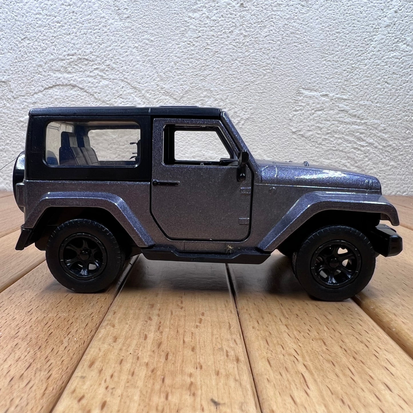 1/32 Scale Jeep Wrangler SUV Diecast Model Car