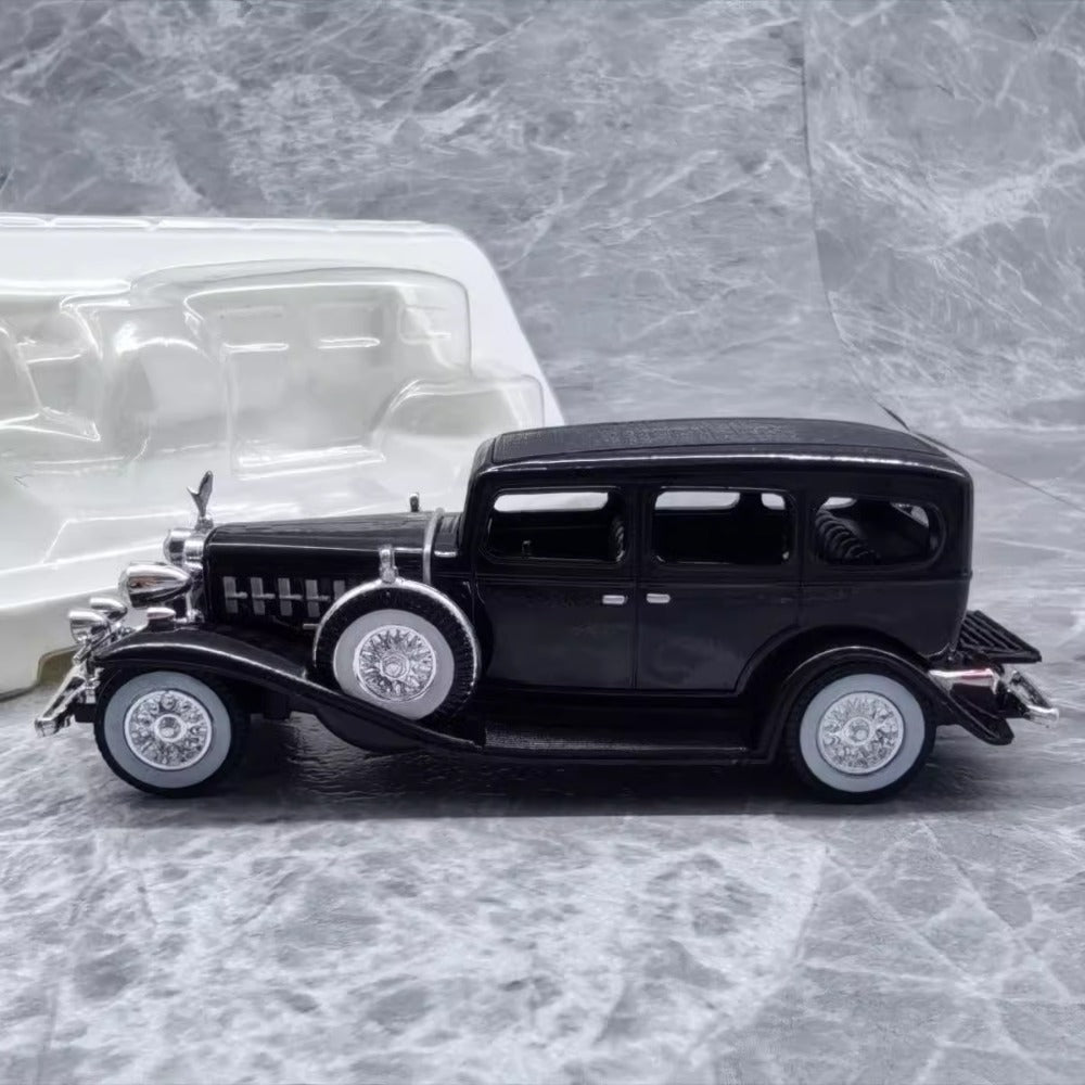 1/43 Scale 1932 Cadillac V-16 Vintage Car Diecast Model