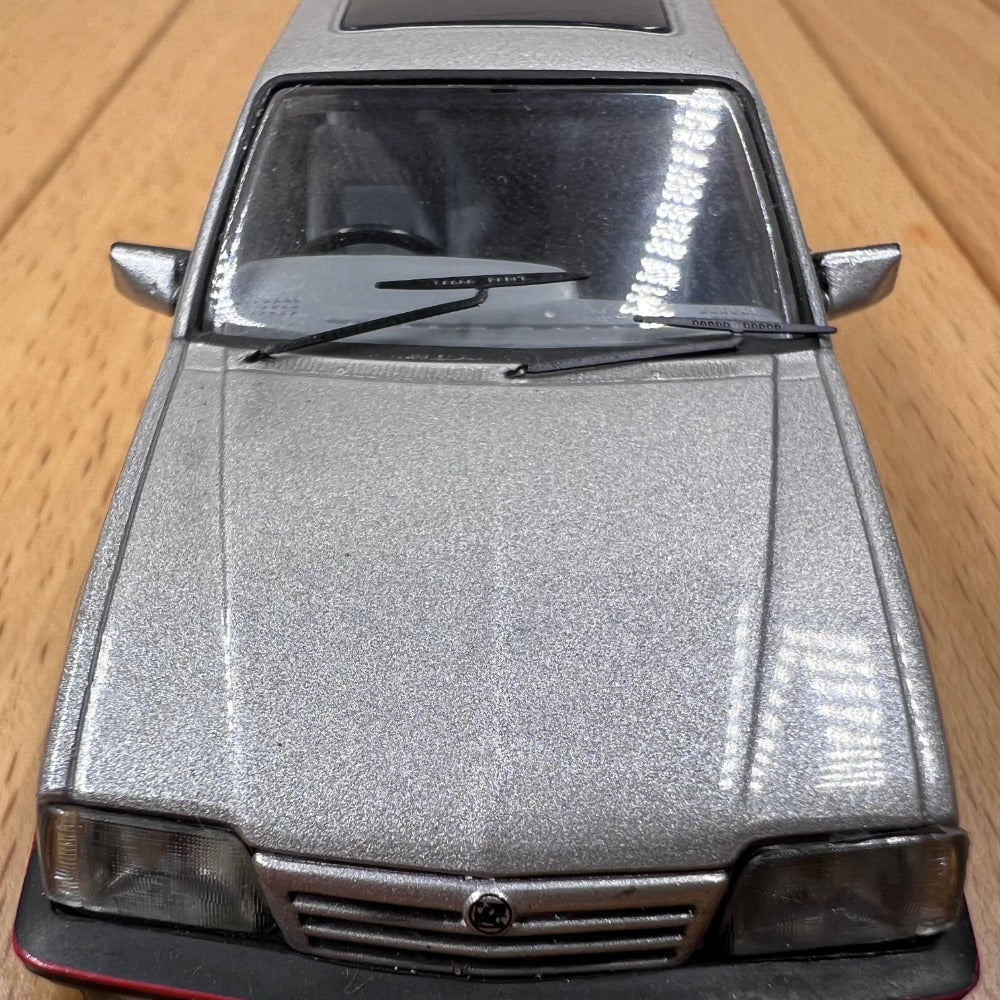 1/43 Scale Vauxhall Cavalier Mk2 Diecast Model Car