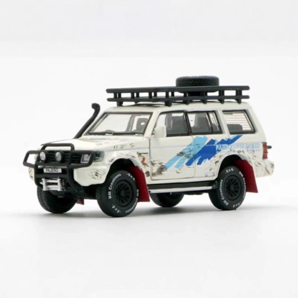 1/64 Scale Mitsubishi Pajero Super Exceed SUV Diecast Model