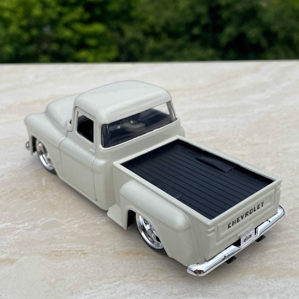 1/32 Scale Chevrolet Stepside Pickup Truck Diecast Model Car