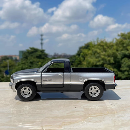 1/24 Scale Dodge Ram 1500 Pickup Truck Diecast Model Car