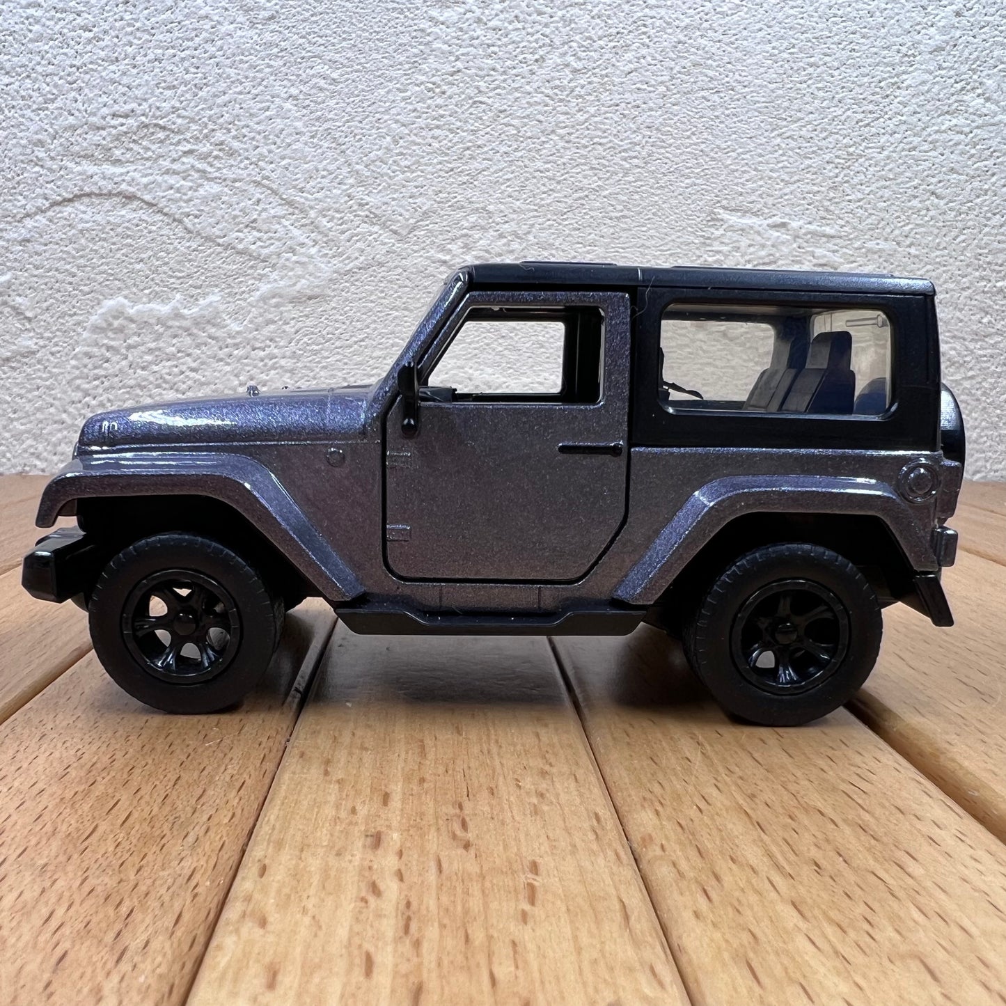 1/32 Scale Jeep Wrangler SUV Diecast Model Car