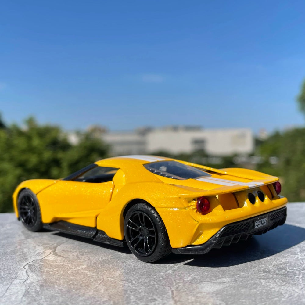 1/32 Scale Ford GT Sports Car Diecast Model