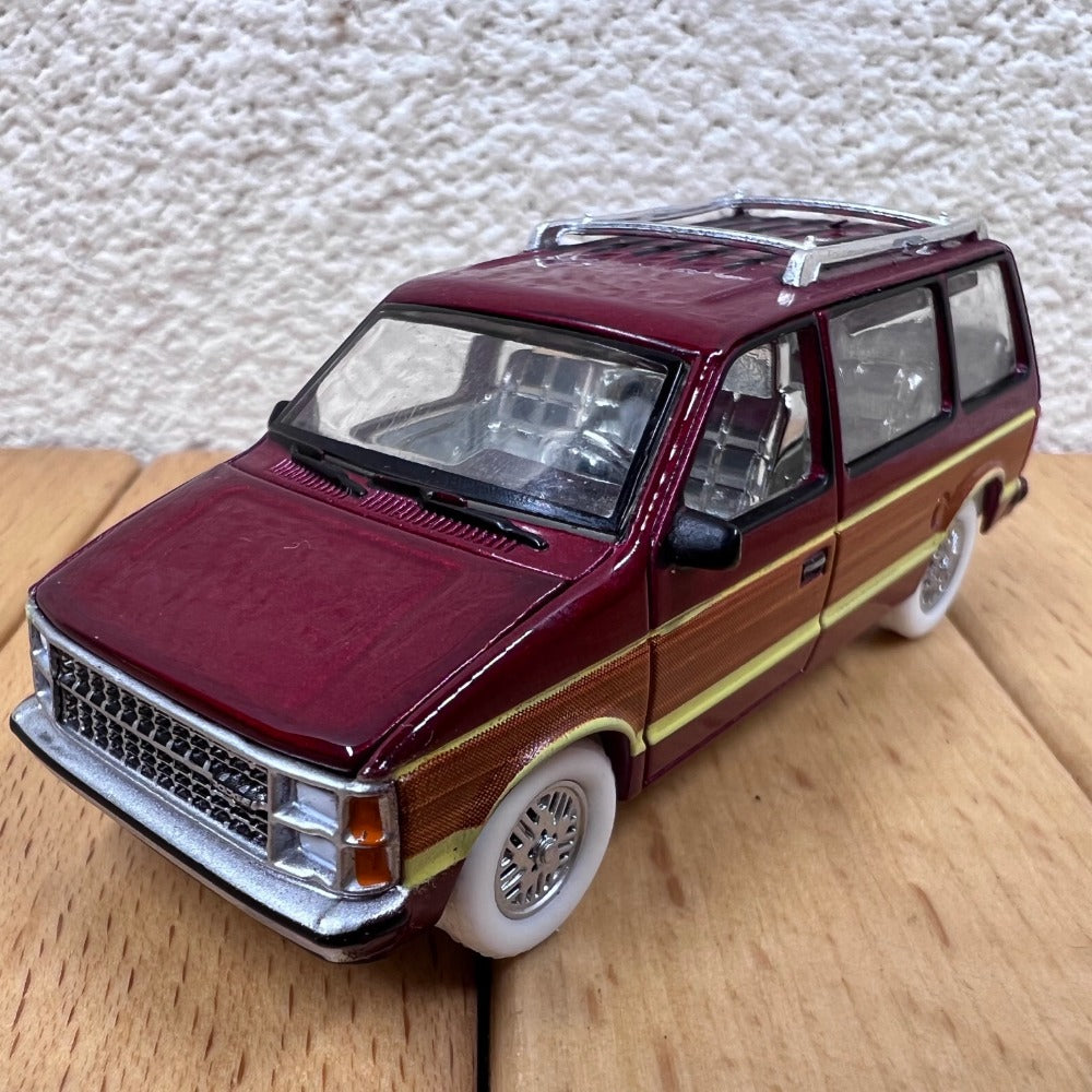 1/64 Scale Dodge Caravan Diecast Model Car