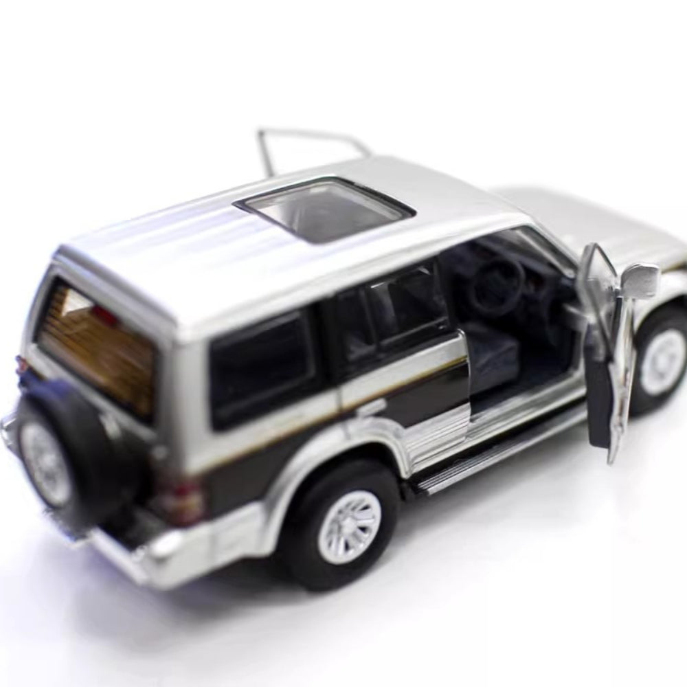 1/64 Scale Mitsubishi Pajero Super Exceed SUV Diecast Model