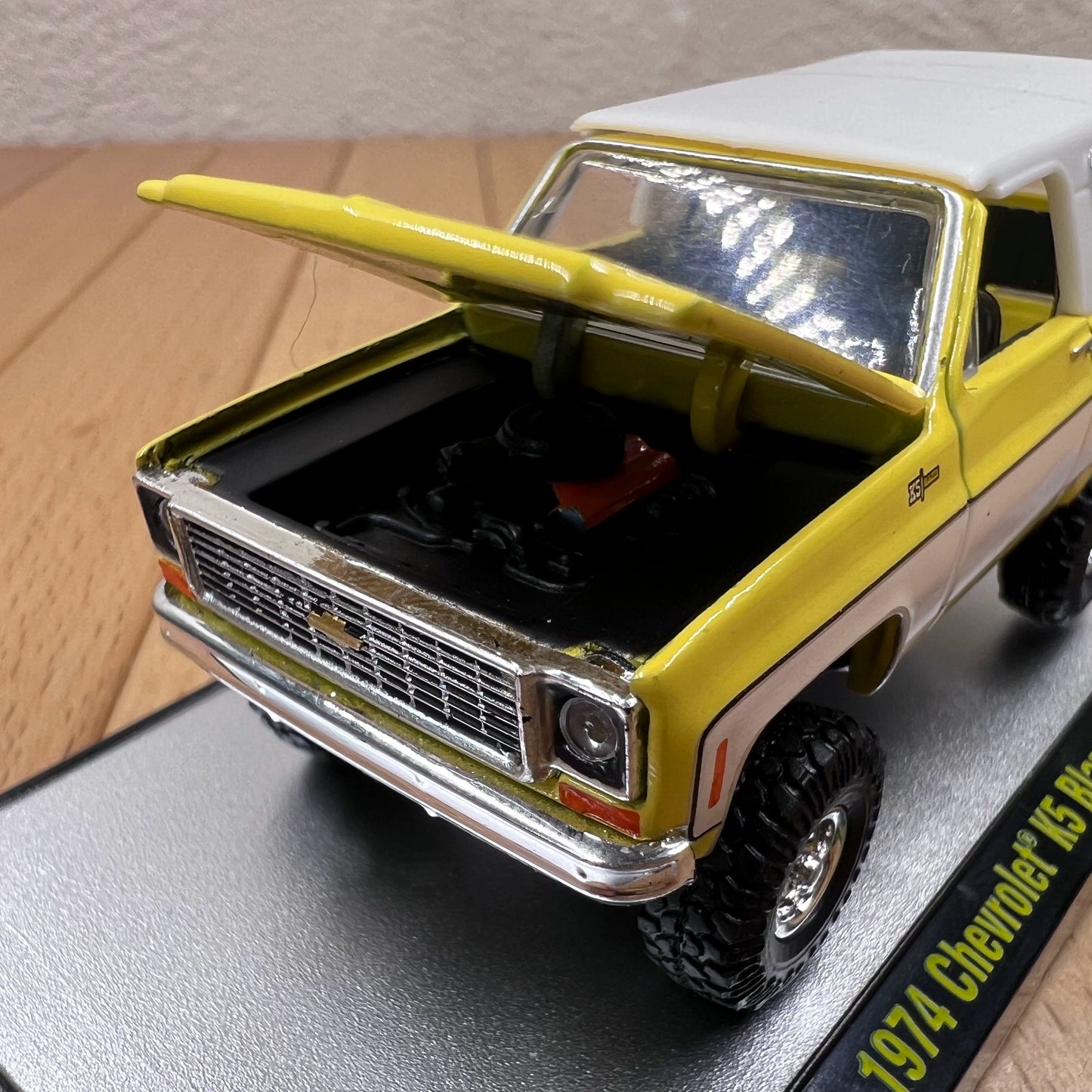 1/64 Scale 1974 Chevrolet K5 Blazer SUV Diecast Model Car