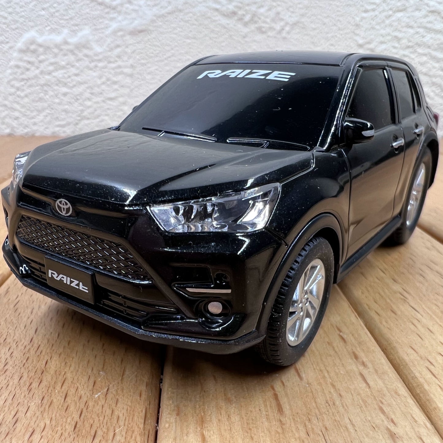 1/32 Scale Toyota Raize SUV Diecast Model Car