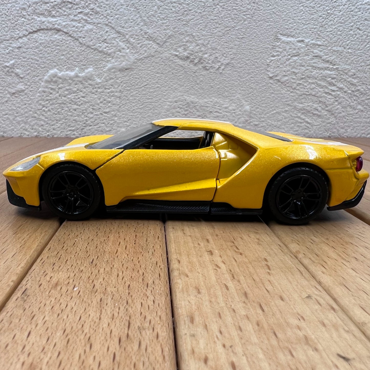 1/32 Scale 2017 Ford GT Sports Car Diecast Model