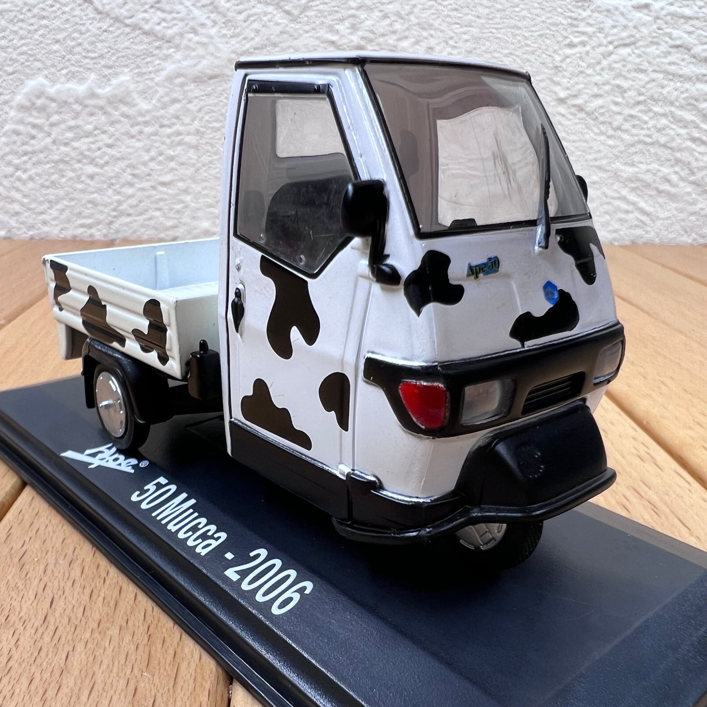 1/32 Scale 2006 Piaggio Ape 50 Mucca Tricycle Pickup Diecast Model