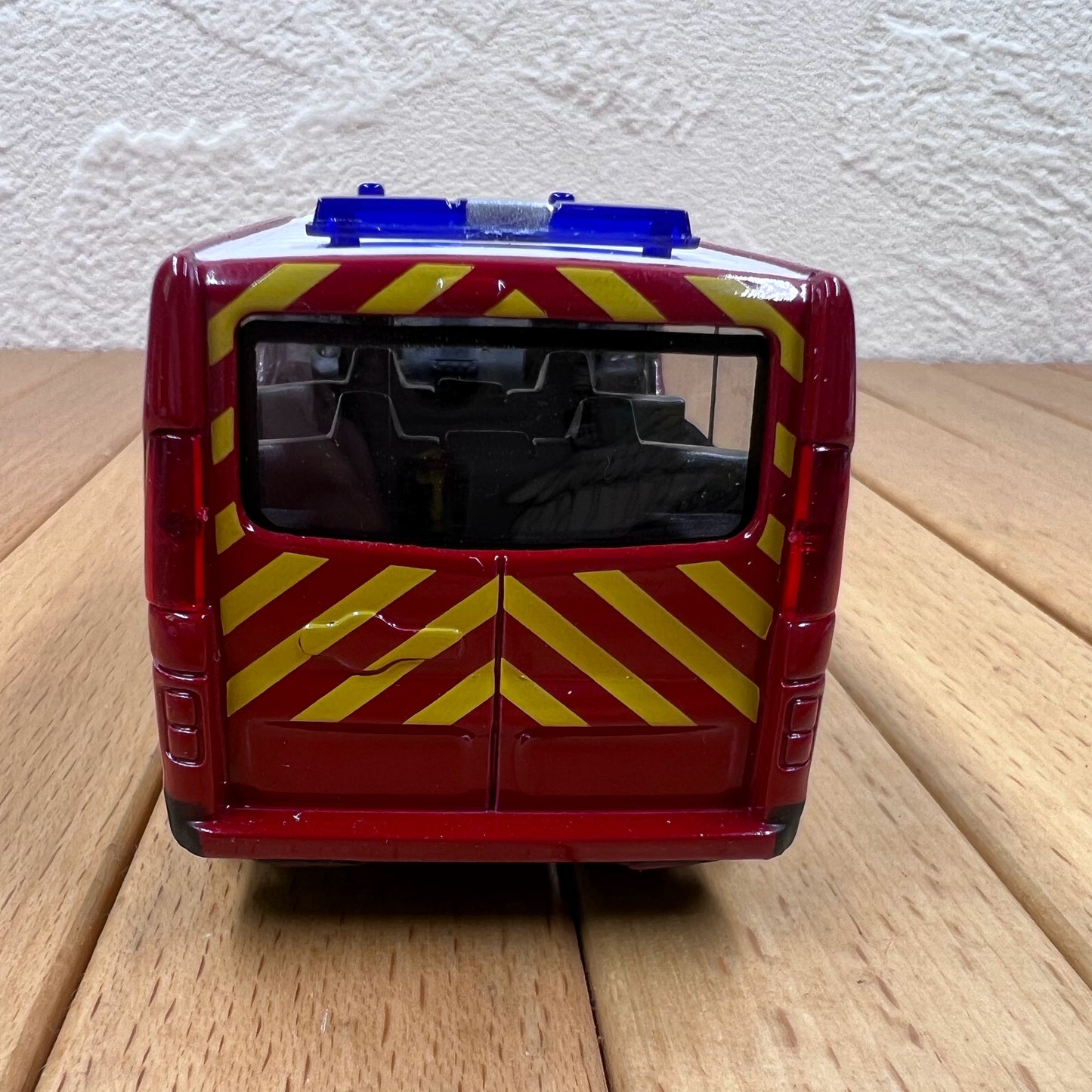 1/43 Scale Renault Trafic Ambulance Van Diecast Model Car