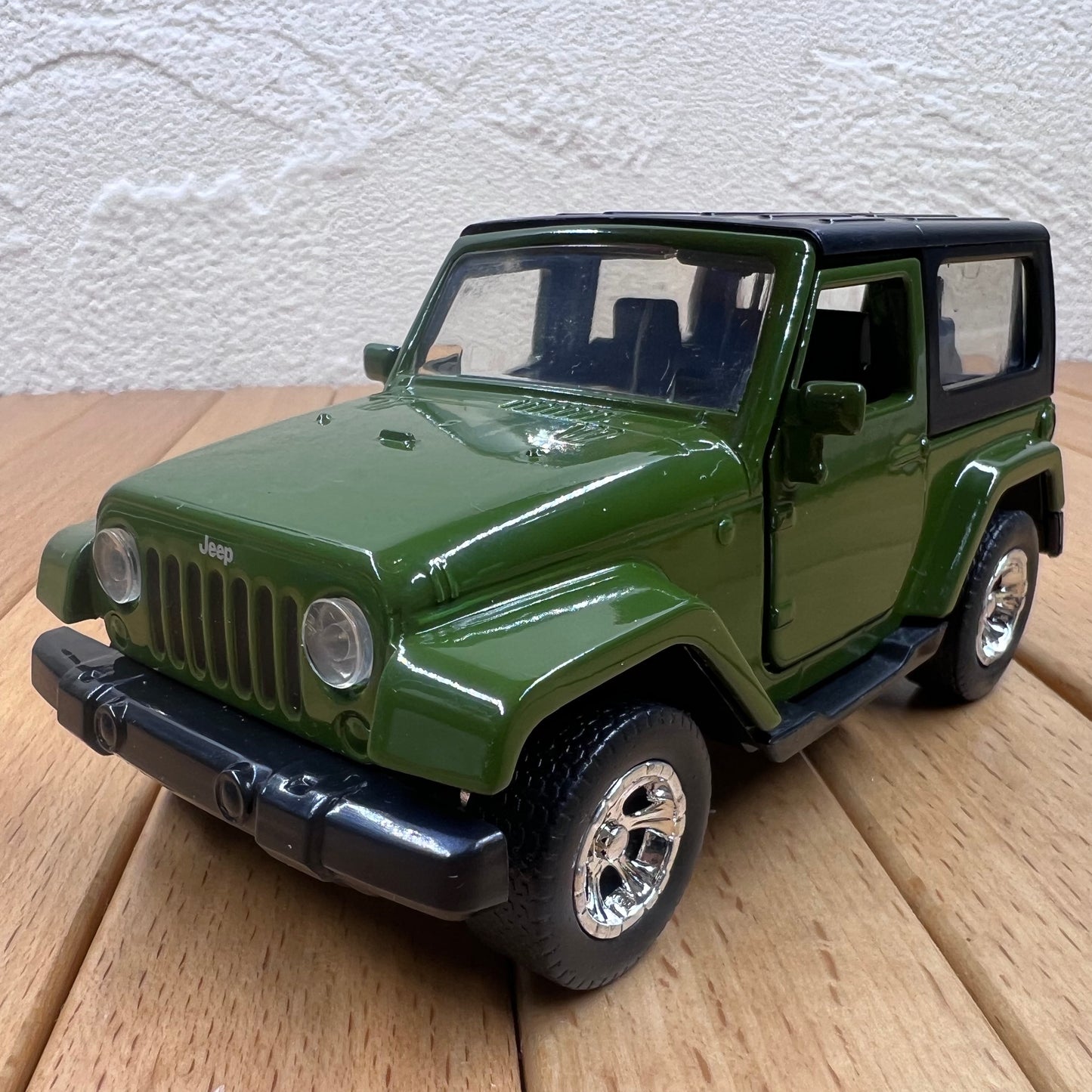 1/32 Scale Jeep Wrangler SUV Diecast Model Car