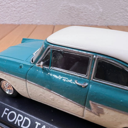 1/43 Scale Ford Taunus 17M Diecast Model Car