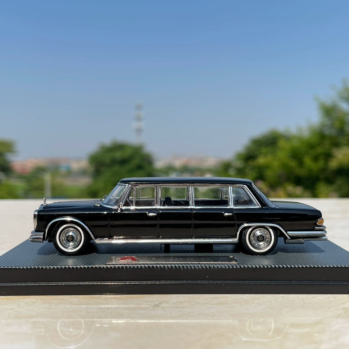 1/64 Scale Mercedes-Benz 600 W100 Pullman Limousine Diecast Model