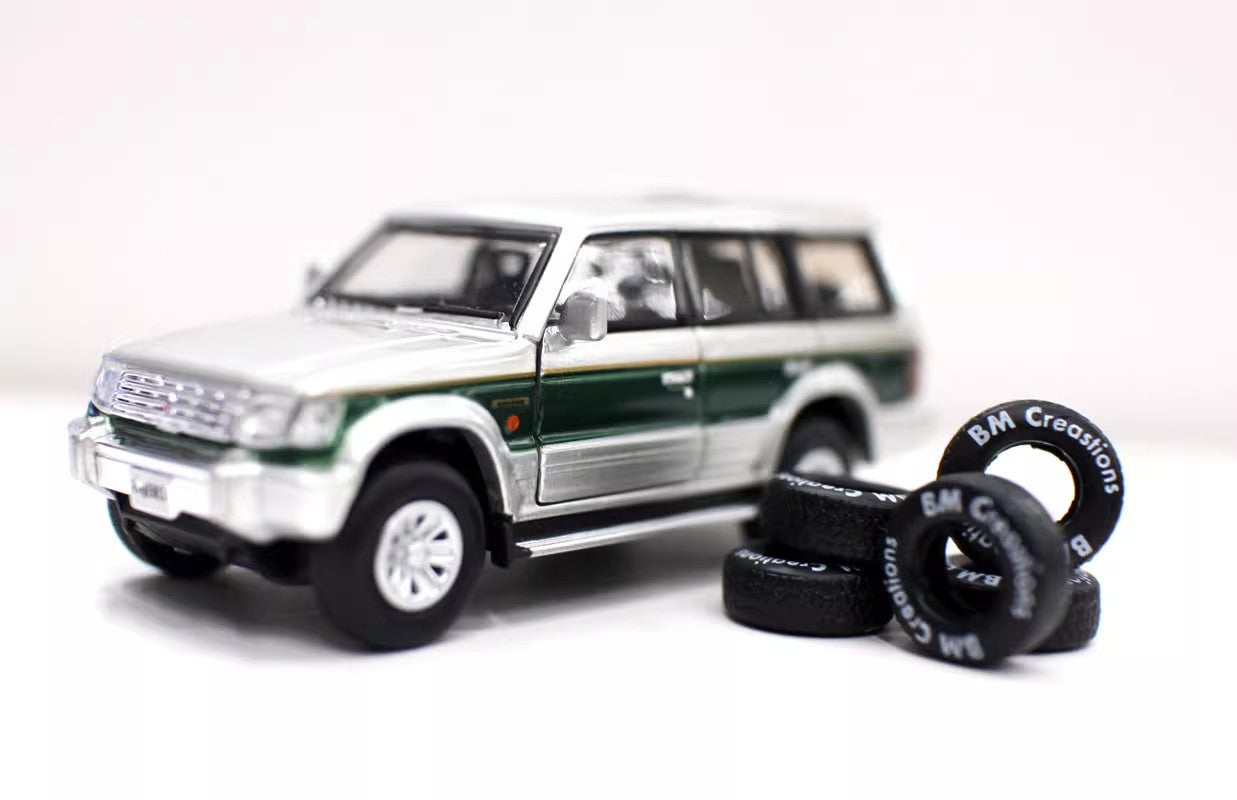 1/64 Scale Mitsubishi Pajero Super Exceed SUV Diecast Model