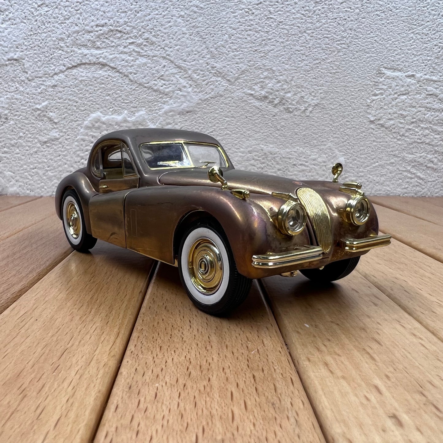 1/32 Scale 1949 Jaguar XK120 Diecast Model Car