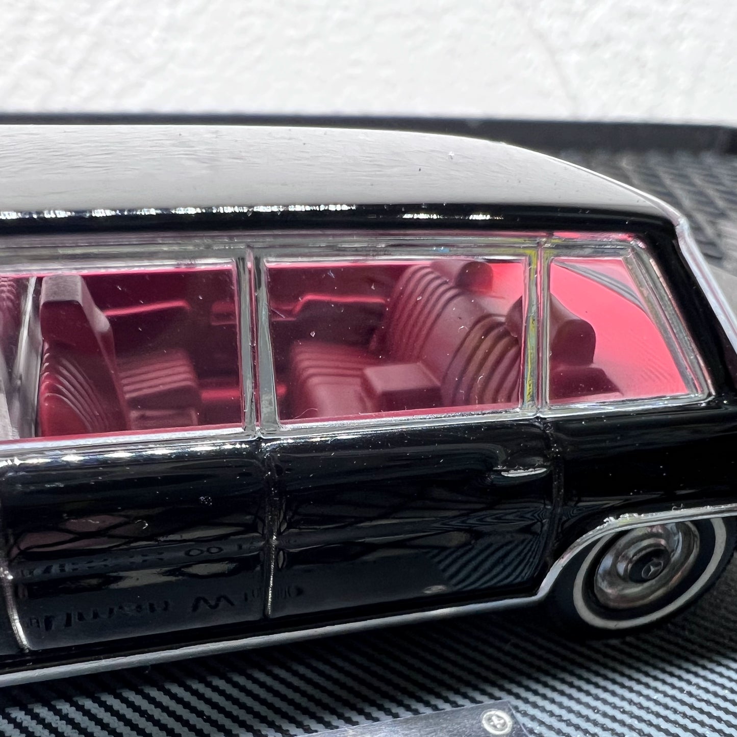 1/64 Scale 1975 Mercedes-Benz 600 (W100) Pullman Limousine Diecast Model Car