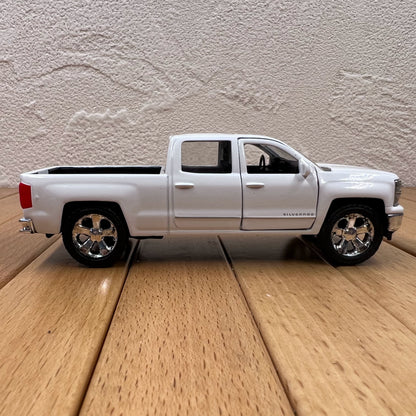 1/32 Scale 2014 Chevrolet Silverado Pickup Truck Diecast Model