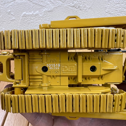 1/50 Scale Caterpillar D8T Bulldozer Diecast Model