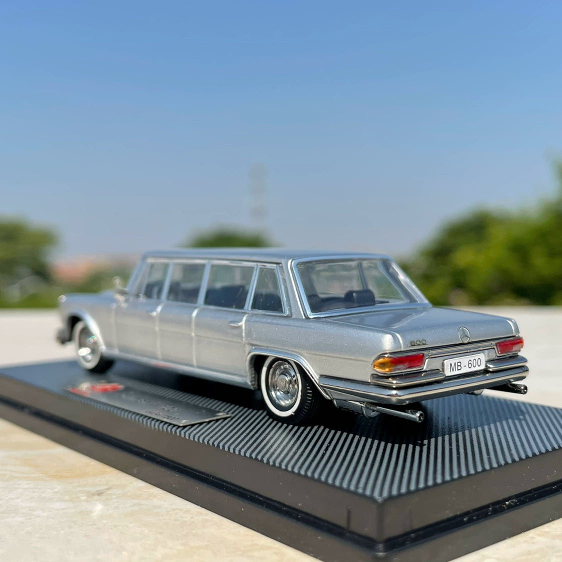 1/64 Scale Mercedes-Benz 600 W100 Pullman Limousine Diecast Model