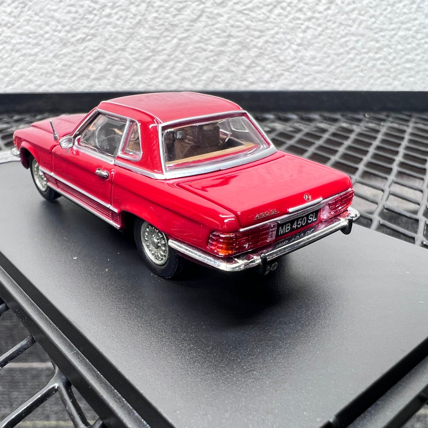 1/64 Scale 1973 Mercedes-Benz 450SL Vintage Sports Car Diecast Model