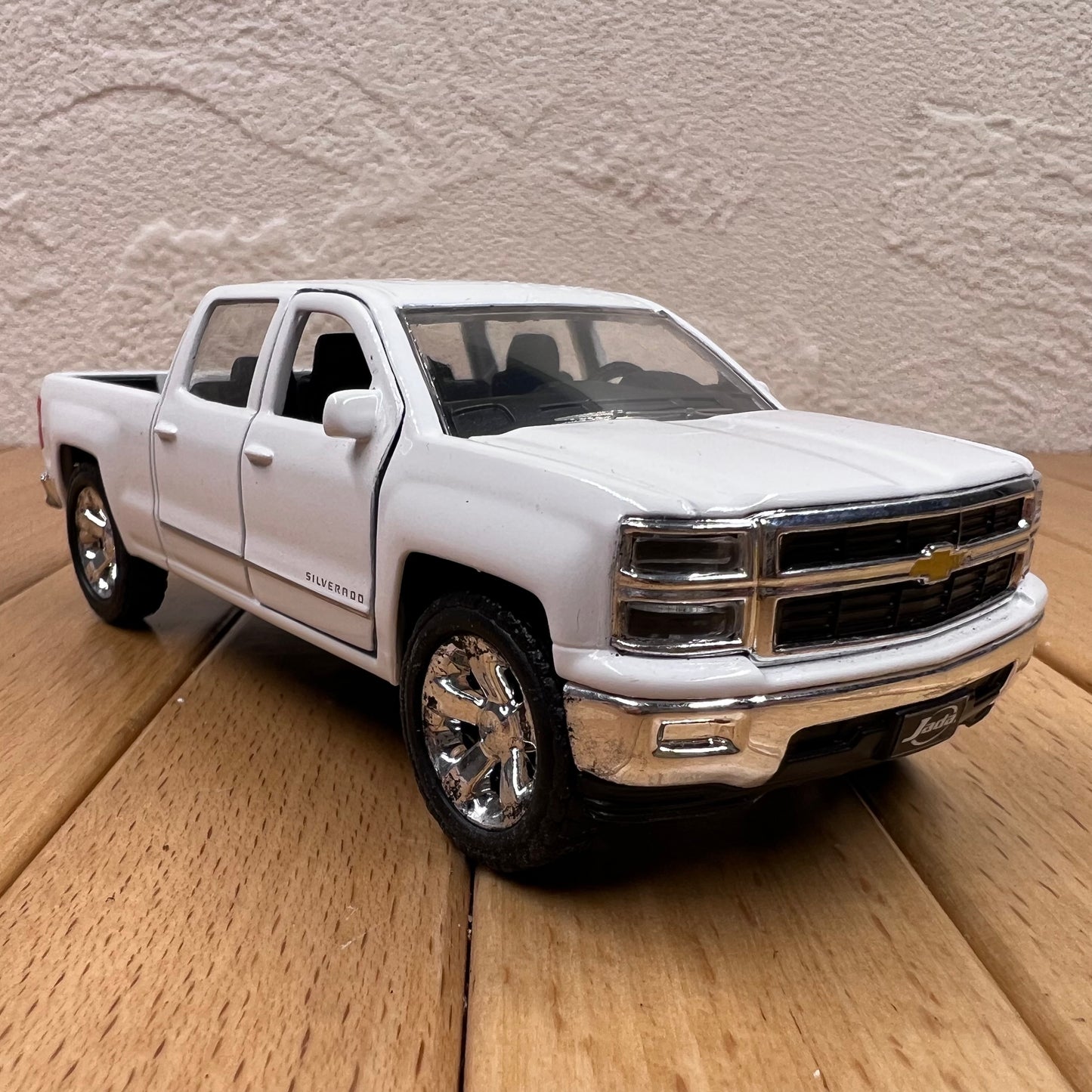 1/32 Scale 2014 Chevrolet Silverado Pickup Truck Diecast Model