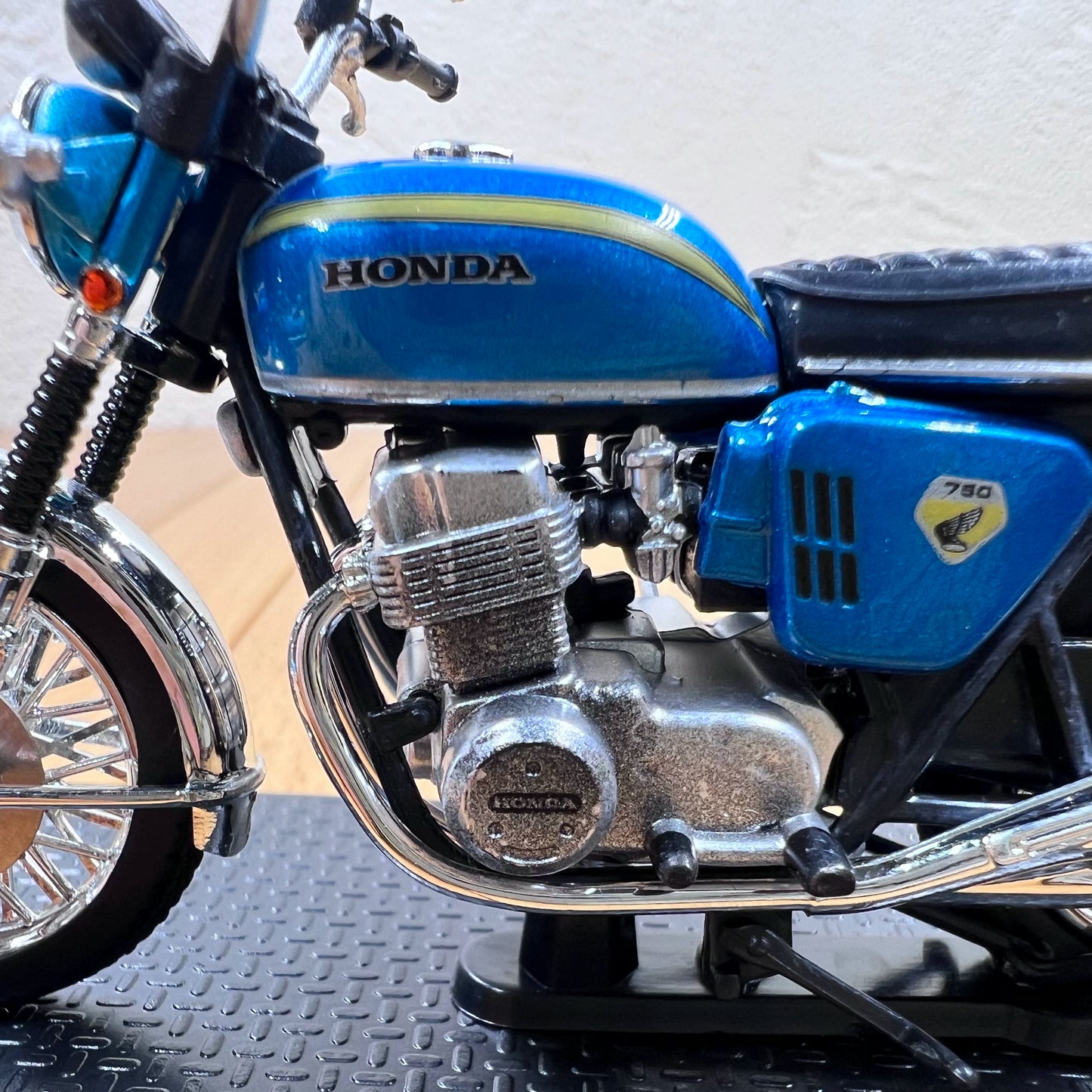 1/24 Scale 1969 Honda CB750 Four Diecast Model Motorcycle