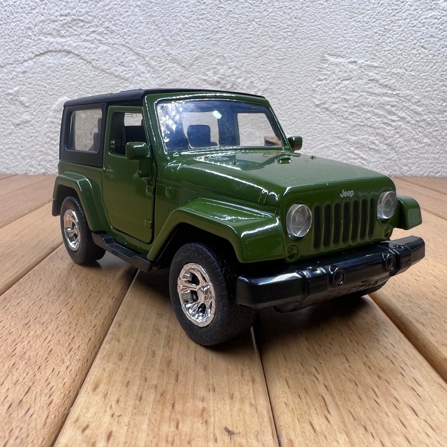 1/32 Scale Jeep Wrangler SUV Diecast Model Car