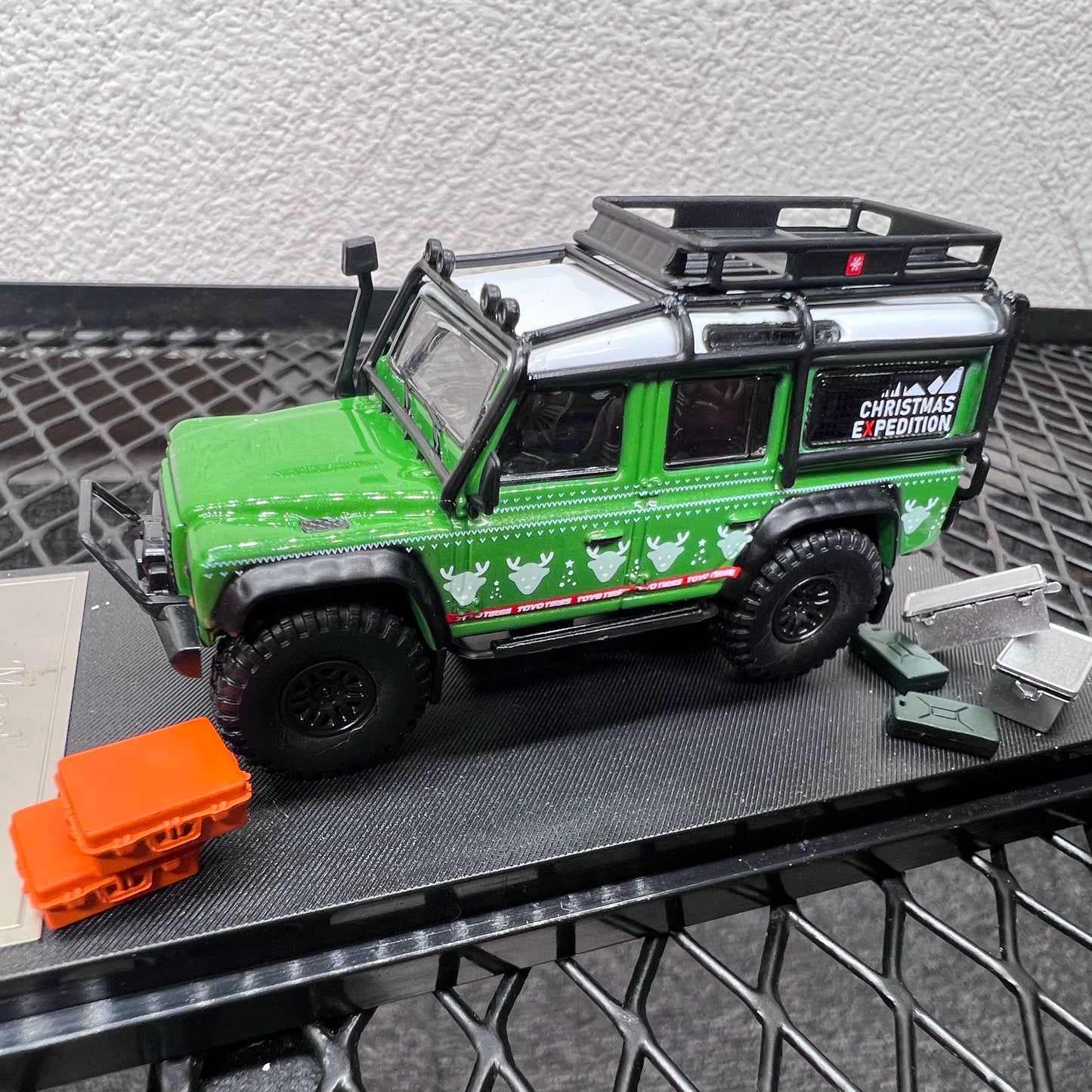 1/64 Scale Land Rover Defender 110 Diecast Model Car