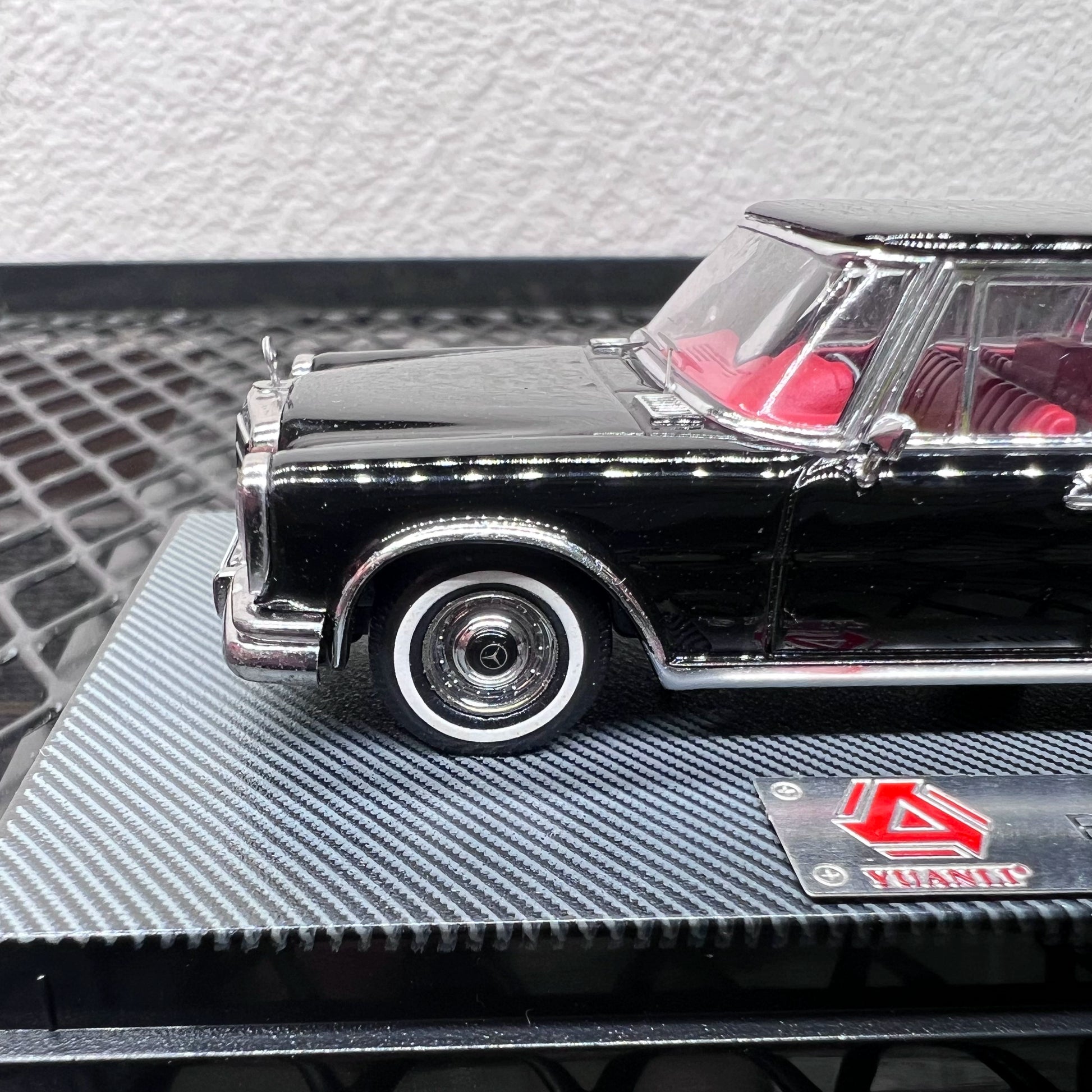 1/64 Scale 1975 Mercedes-Benz 600 (W100) Pullman Limousine Diecast Model Car