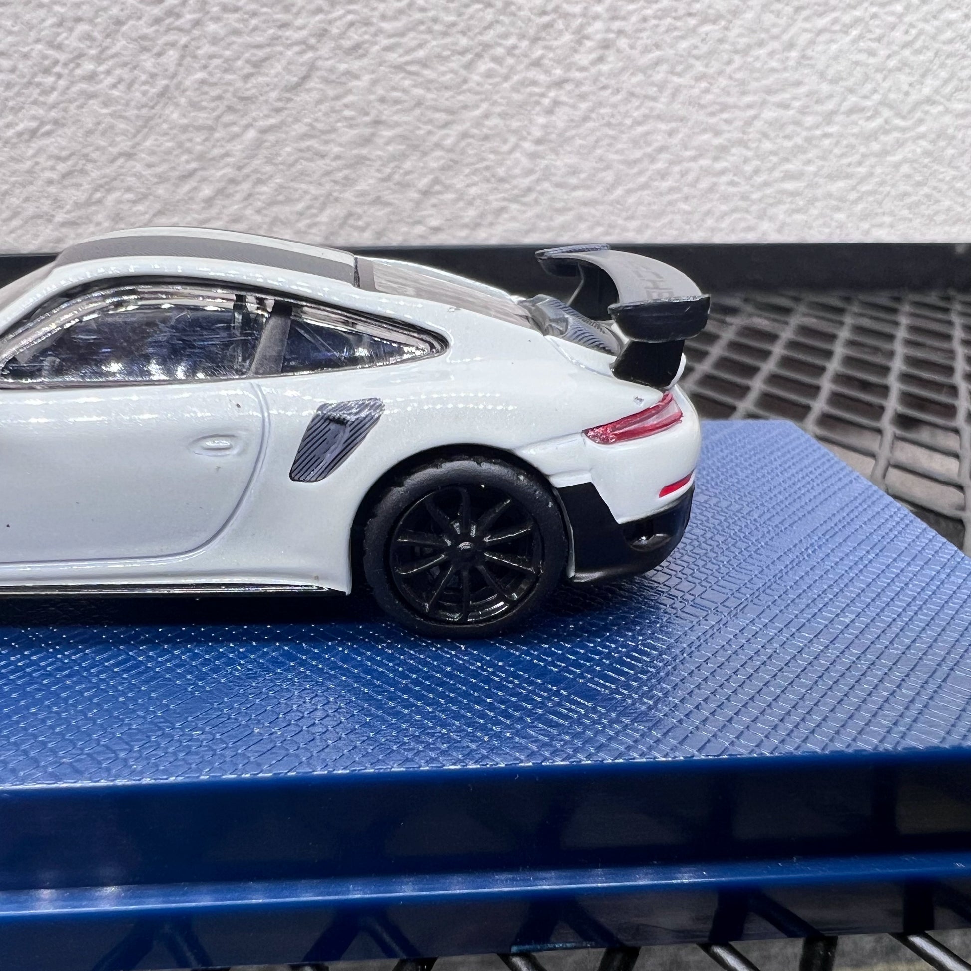 1/64 Scale Porsche 911 GT2 RS Diecast Model Car