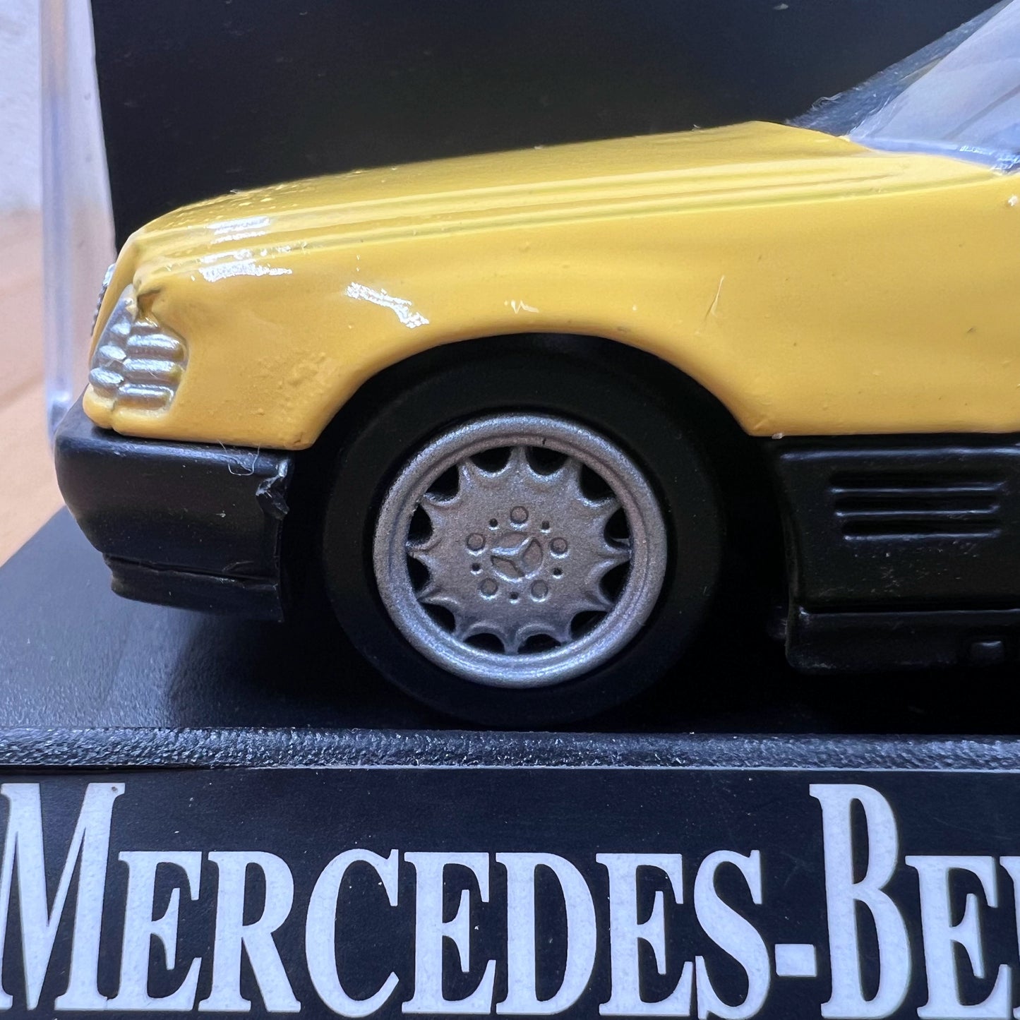 1/43 Scale 1992 Mercedes-Benz 600 SL Convertible Car Diecast Model