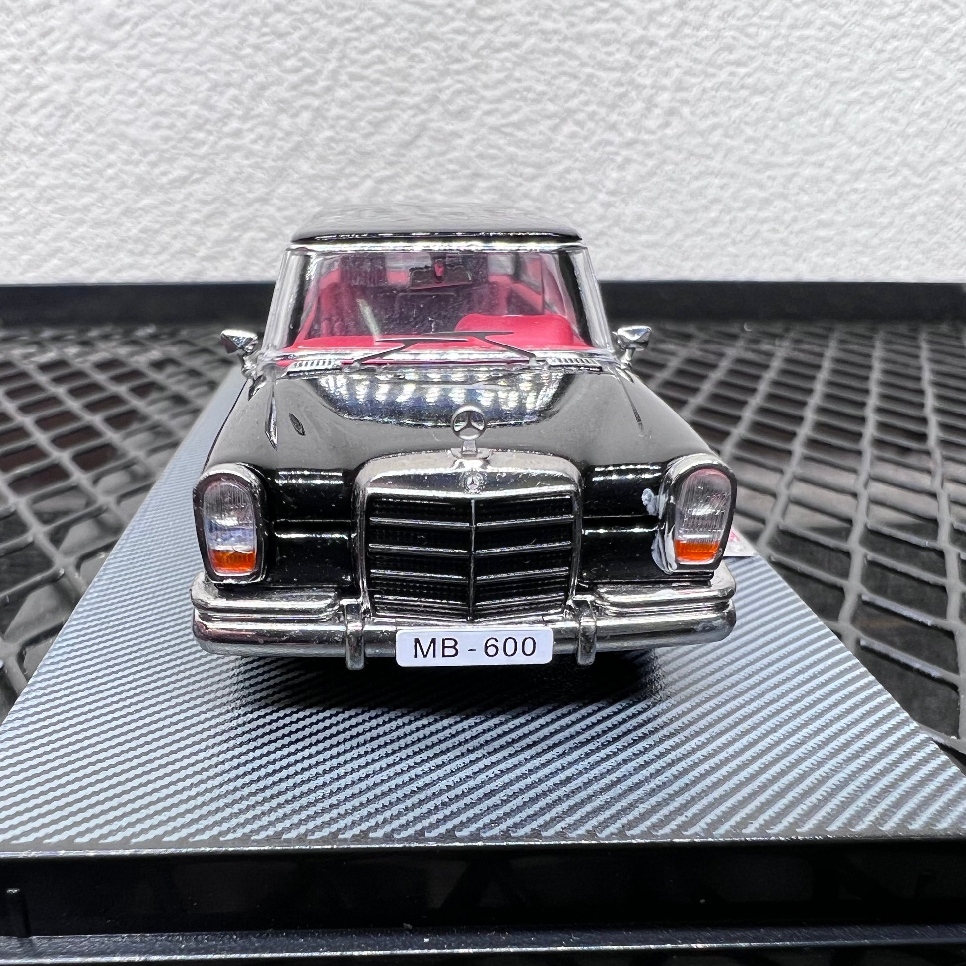 1/64 Scale 1975 Mercedes-Benz 600 (W100) Pullman Limousine Diecast Model Car