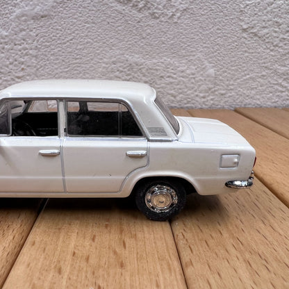 1/43 Scale Fiat 125p Diecast Model Car