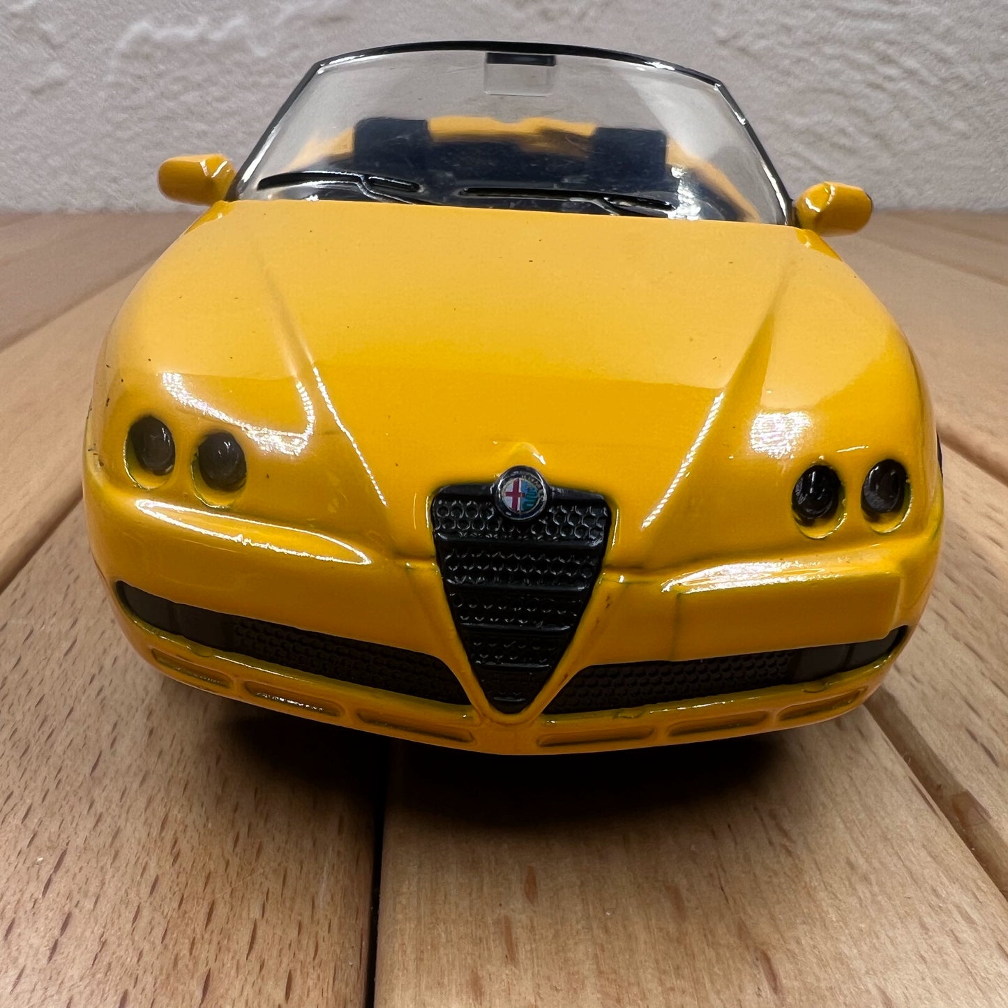 1/32 Scale 2003 Alfa Romeo Spider Roadster Diecast Model Car