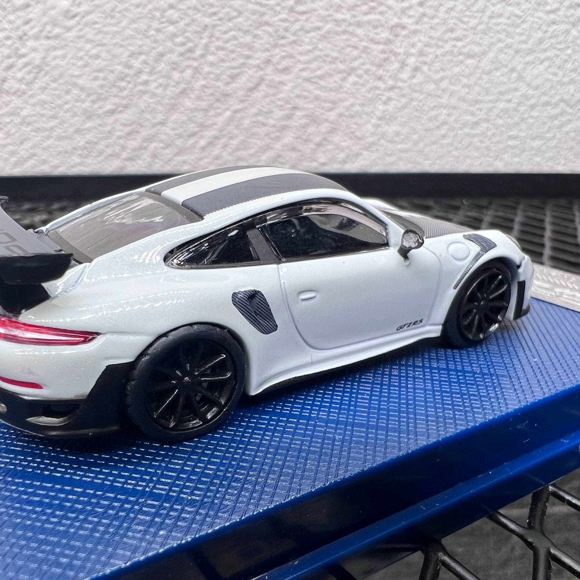 1/64 Scale Porsche 911 GT2 RS Diecast Model Car